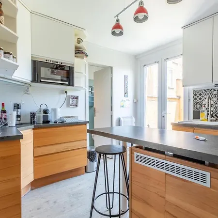 Rue Bien Assis Avec Jardin Terrasse Daire *