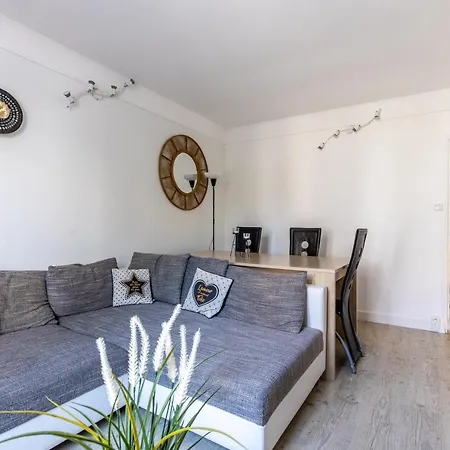 Rue Bien Assis Avec Jardin Terrasse Daire