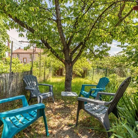 Rue Bien Assis Avec Jardin Terrasse *