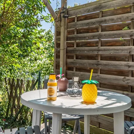 Daire Rue Bien Assis Avec Jardin Terrasse