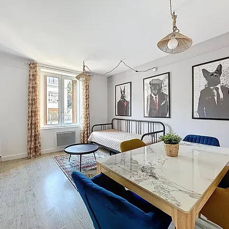 Rue Bien Assis Avec Jardin Terrasse *