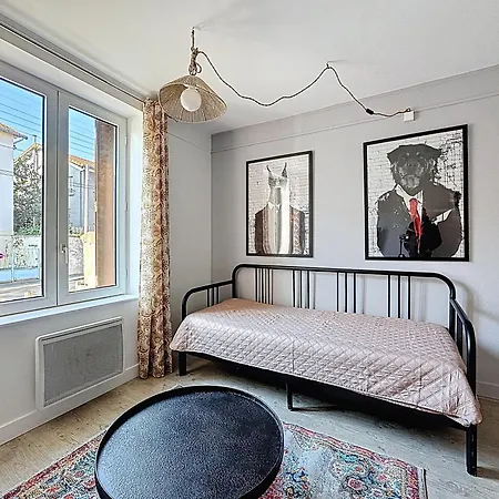 Rue Bien Assis Avec Jardin Terrasse Daire